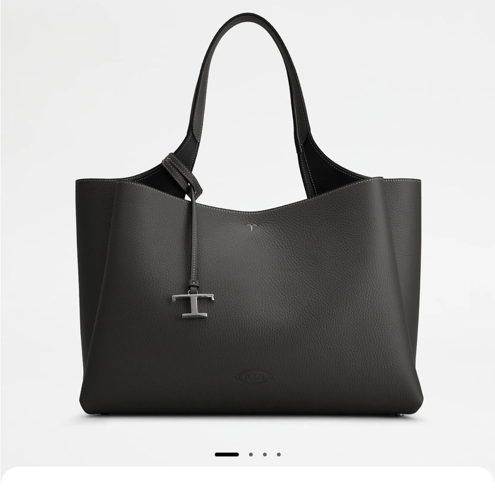 Tod's Black Leather Shoulder Bag with Sleek Design